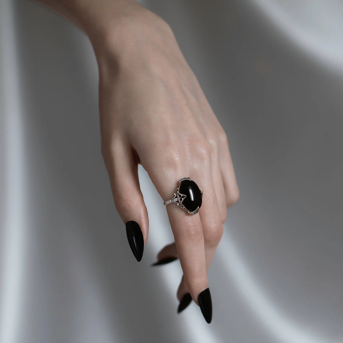 CIRCINUS. Gothic Black Onyx Ring - Silver - Image 2