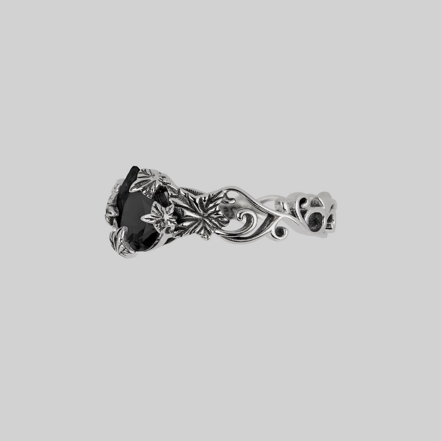 FERONIA. Secret Garden Black Onyx Ring - Silver - Image 2
