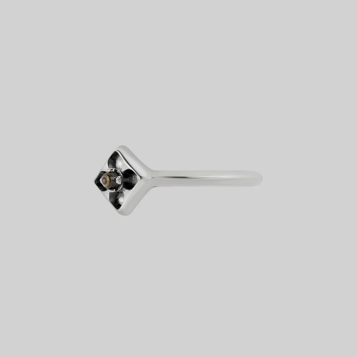 QUEST. Gothic Tracery Shell Ring - Silver - Image 3